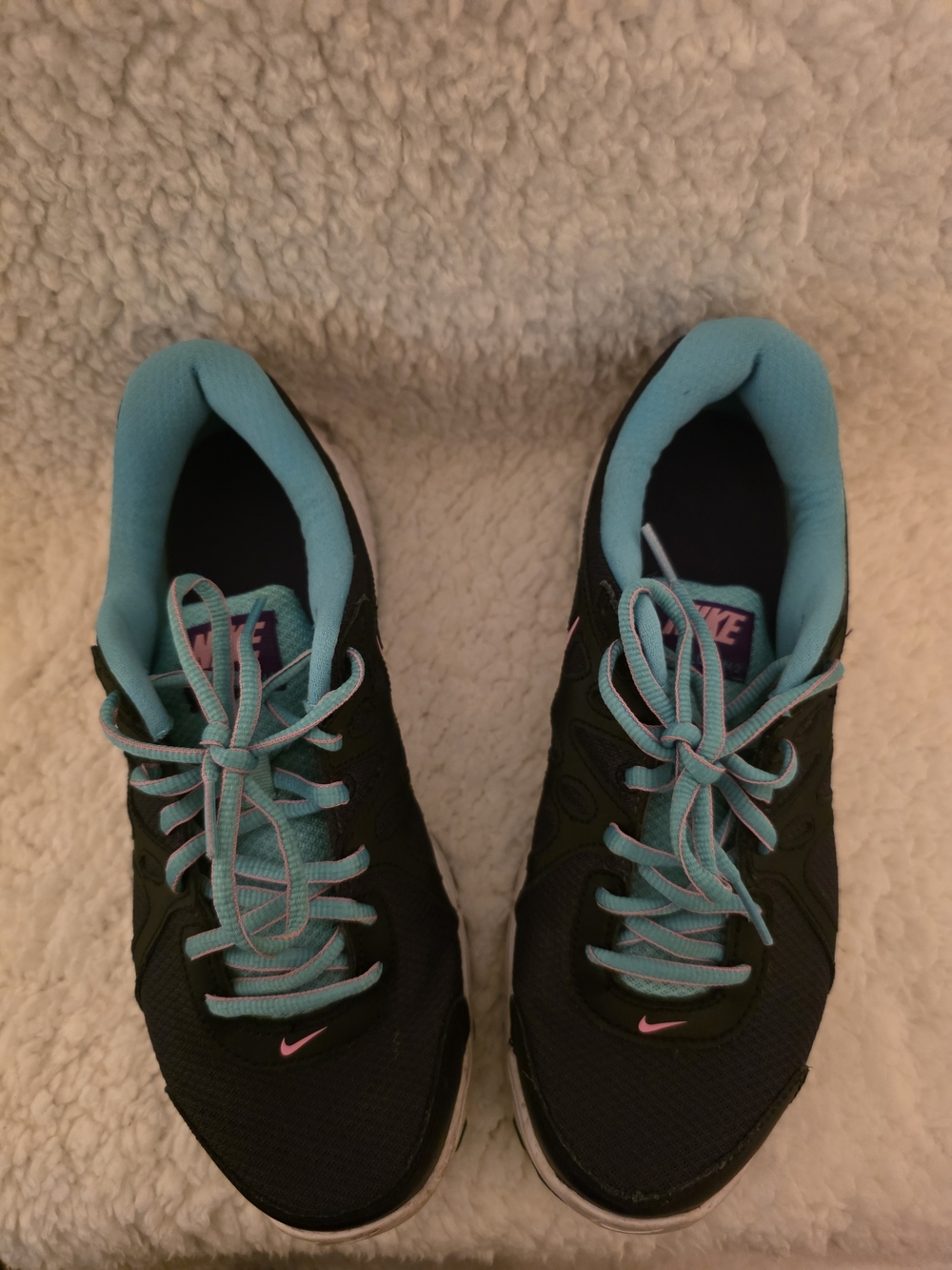 Nike Women’s Black & Aqua Running Shoes